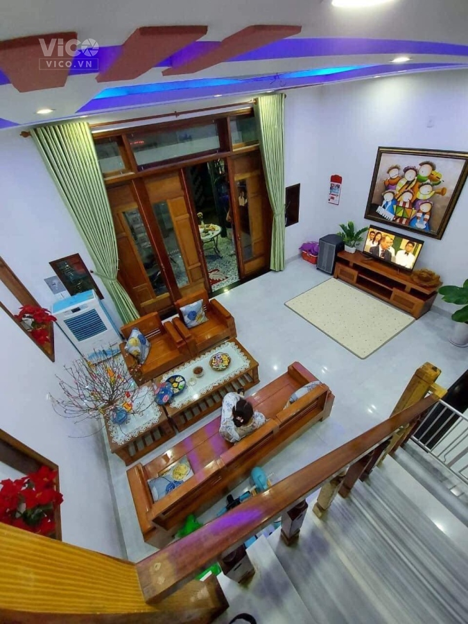 bán nhà Trần Thái Tông, 110m2, mt 5,7m, giá 3xx tỷ