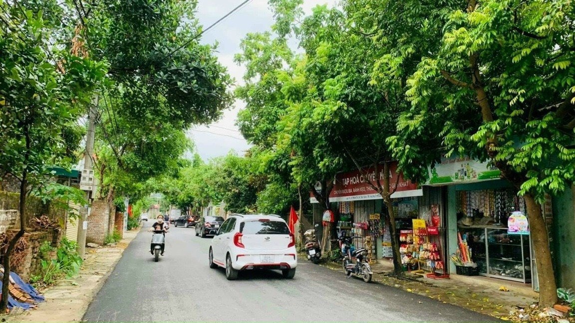 chính chủ cần tiền bán nhanh lô đất 100m2 mặt tiền hơn 8m. cách 20m ra đường nhựa. giá rẻ hơn thị