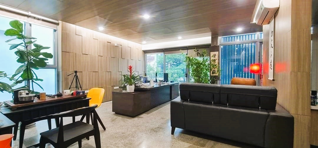 Bán biệt thự Đô thị Việt Hưng diện tích 200m, 5 tầng, bể bơi, giá 38 tỷ.