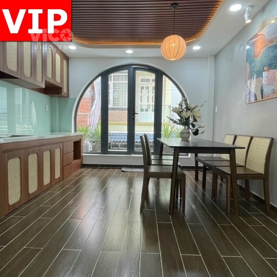 Nhà Bình Tân cực thoáng với giếng trời chiếu sáng