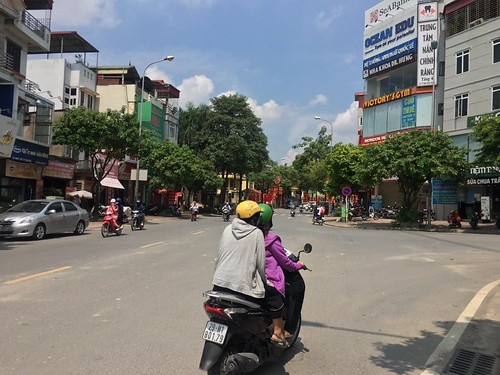 Lô đất mặt chính kinh doanh sầm uất mặt tiền rộng ở trung tâm Trâu Qùy Lh0346996426