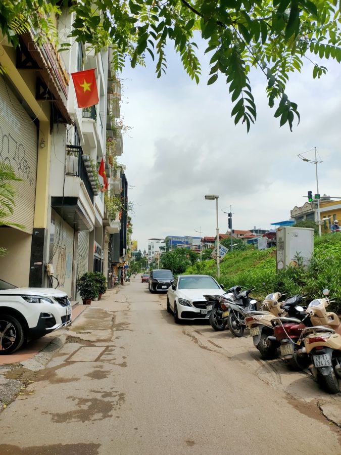 BÁN ĐẤT ÂU CƠ, TÂY HỒ. 10M RA PHỐ, Ô TÔ VÀO, SỔ VUÔNG ĐÉT, 2 MẶT NGÕ TRƯỚC SAU. DT 235M, MT 10.5M,