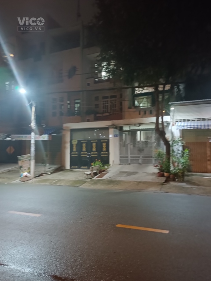 NHÀ C4(40M2) SÁT CHỢ BẾN THÀNH TT QUẬN 01 5.9 TỶ