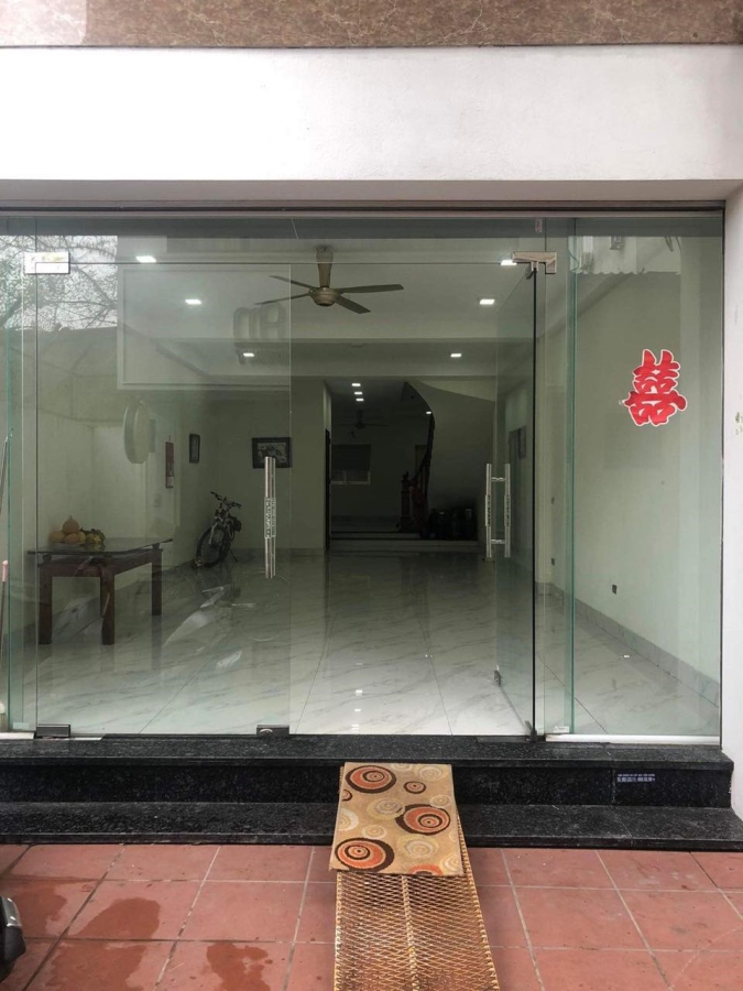 Cho thuê nhà nguyên căn 5 tầng mặt đường Đức Giang 70m2 20tr/th