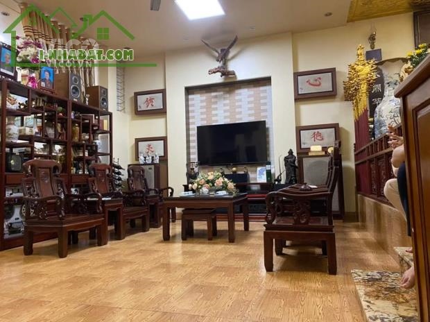 Bán đất tặng nhà 3 tầng chính chủ 110m2 tại Việt Hùng Đông Anh HN