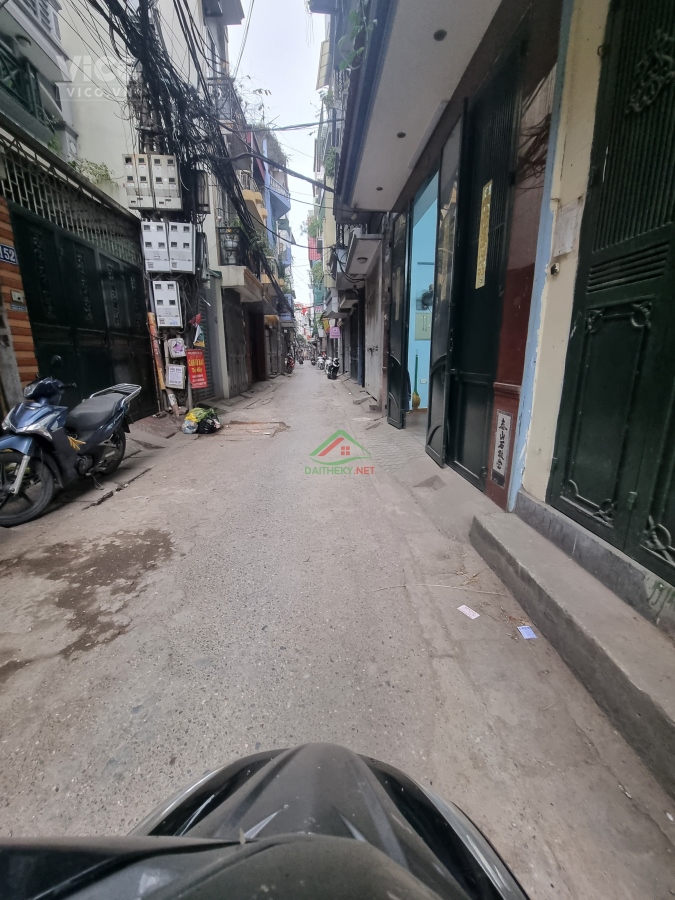 Gia đình bán mảnh đất 48m2 Sổ đỏ CC, ngõ 215 Đê Tô Hoàng Hai Bà Trưng Giá 2.8 tỷ