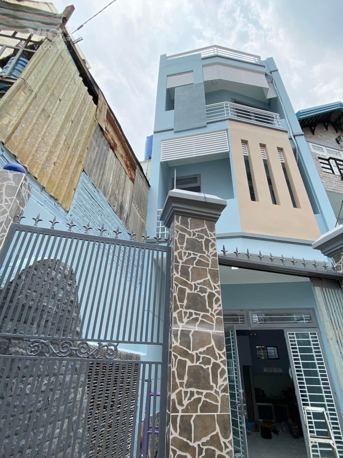 Cần bán gấp lô đất Phố Ngọc Thụy, 115 m2, MT 4,5 m, giá chỉ 10,4 tỷ.