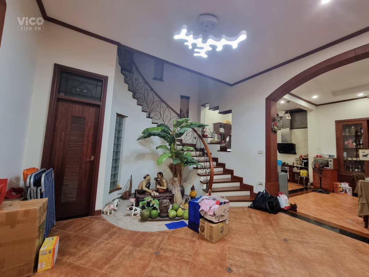 Bán nhà Siêu biệt thự Cầu Giấy, DT 212m, 3 tầng, MT 7.6m, 47 tỷ.