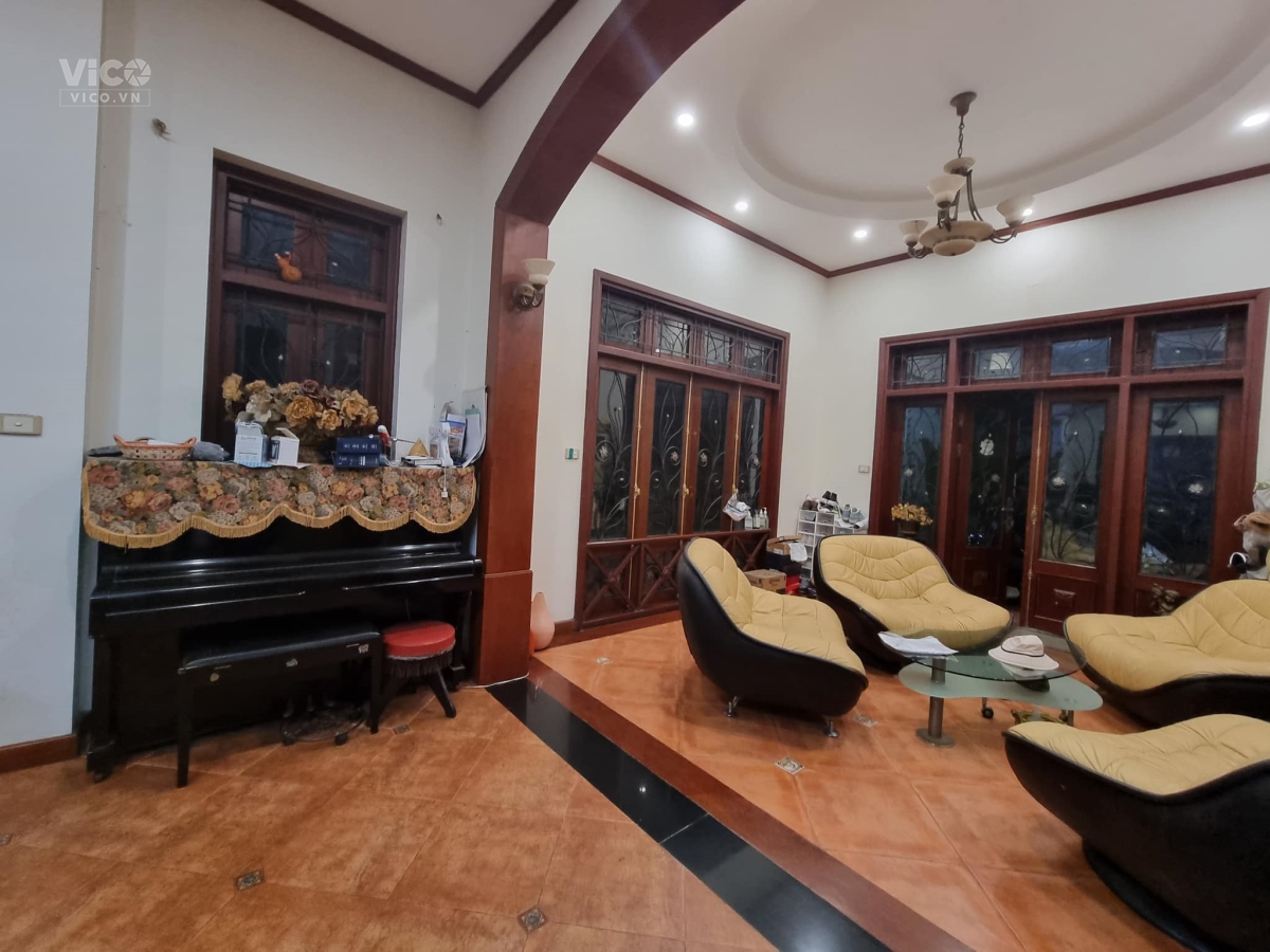 Bán nhà Siêu biệt thự Cầu Giấy, DT 212m, 3 tầng, MT 7.6m, 47 tỷ.