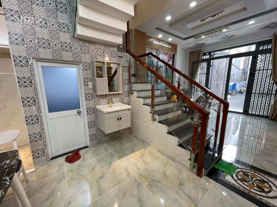 Chủ kẹt hạ giá từ 2 tỷ 4 xuống 2 tỷ 150 Hẻm Võ Văn Kiệt quận 1