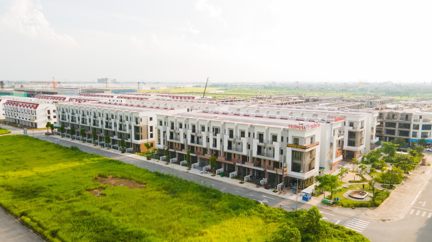 Đối diện chung cư cuối năm xây dựng, Shophouse mặt tiền 4 tầng giá bằng làn 2
