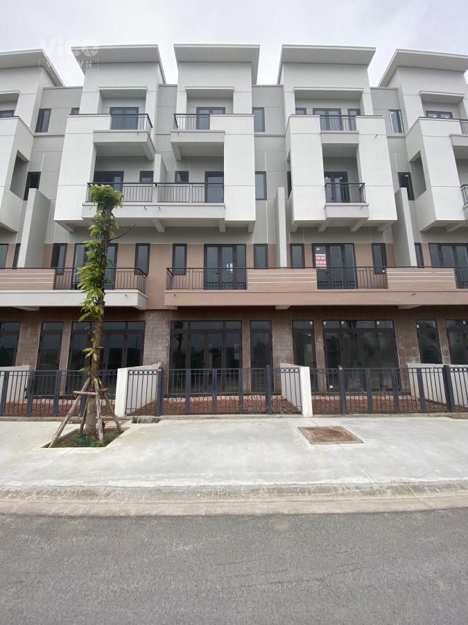 Đối diện chung cư cuối năm xây dựng, Shophouse mặt tiền 4 tầng giá bằng làn 2