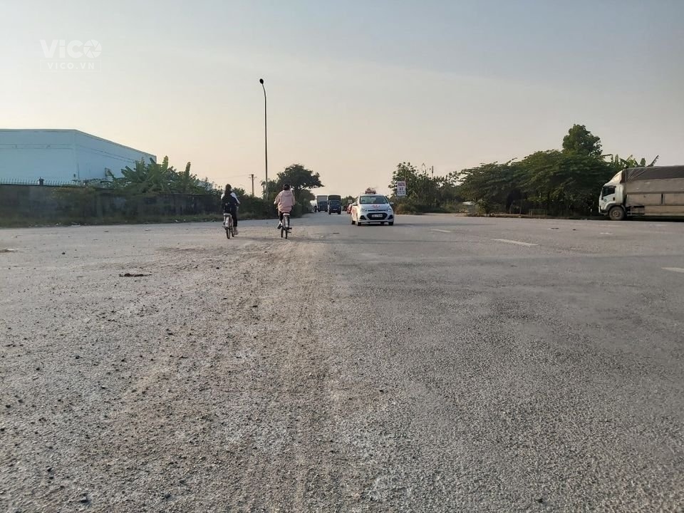 Bất động sản công nghiệp, cách cổng KCN Nội Bài 200m. sổ đỏ cất két sẵn giao dịch. đất ở 100%.