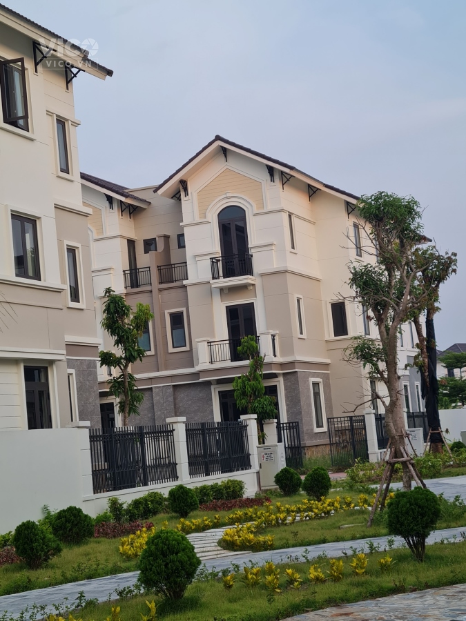 Suất ngoại giao căn biệt thự song lập 162m2 xây dựng 3 tầng giá 11 tỷ