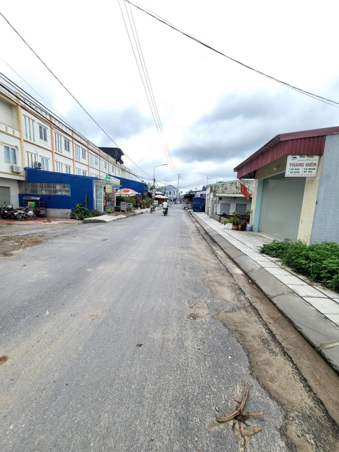 Lô đất 135m2 mặt đường Trần Bá Lương, Hưng Đạo, Dương Kinh, Hải Phòng. Đường 11m. giá 3,8 tỷ.