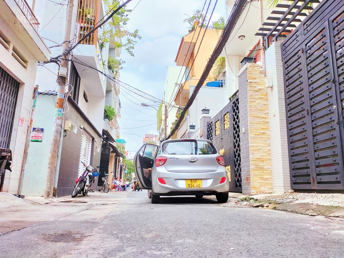 BÁN NHÀ HẺM NHỰA 6M VỪA Ở VỪA KINH DOANH KHU VIP PHÂN LÔ NGAY VÒNG XOAY LĂNG CHA CẢ CÔNG VIÊN HOÀNG