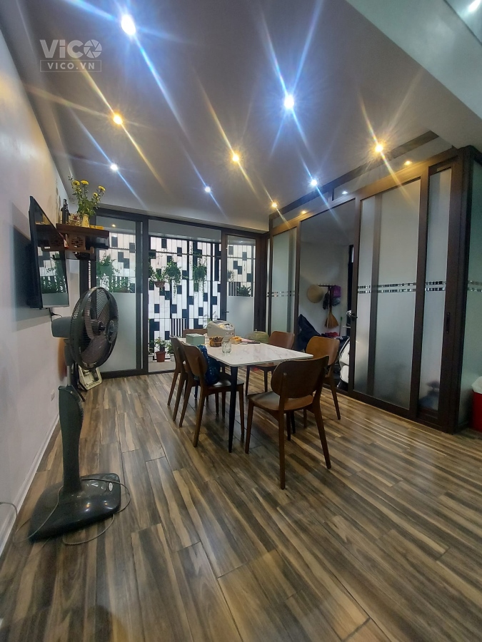 Bán nhà Ngọc Thụy, Long Biên, 50m2 5T 5.9 tỷ, ô tô đỗ, vị trí đẹp