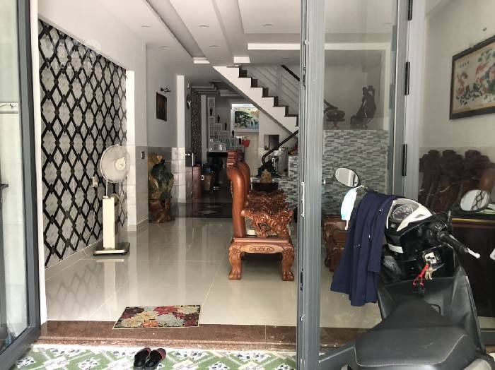 Bán Nhà Phạm Văn Đồng, Hẻm Ô tô, Nhà đẹp ở ngay, 54 m2 , chỉ 4.35 tỷ