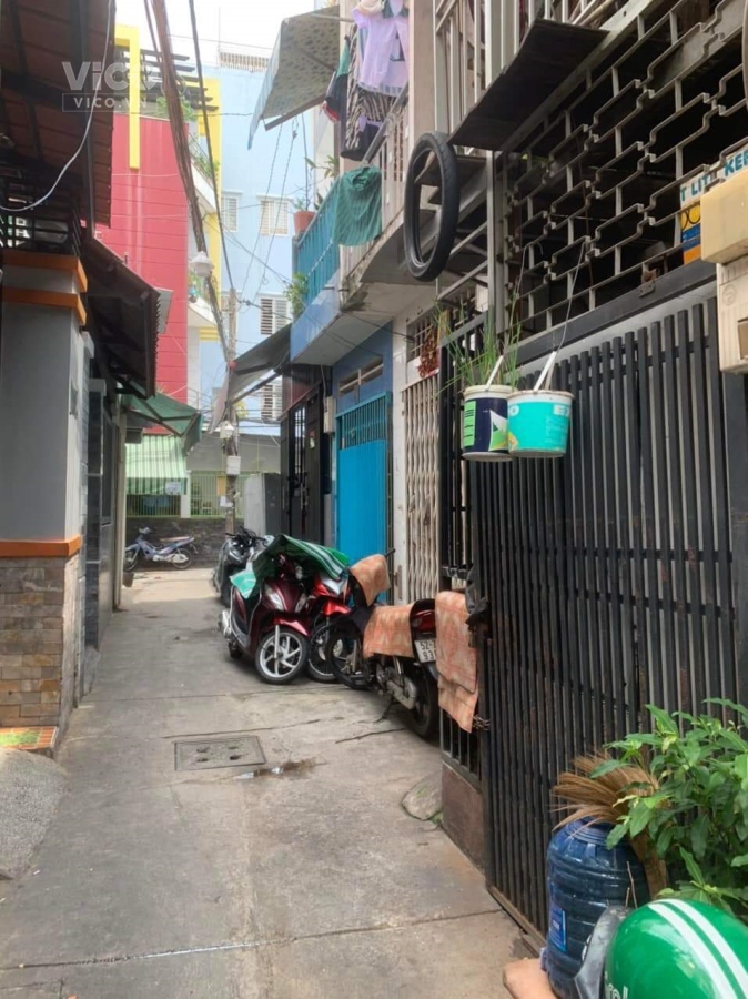 Hẻm ba gác cách mặt tiền Tôn Đản 20 m Dt 56 m Ngang 4 x 14 m Quận 4 có 3,9 tỷ