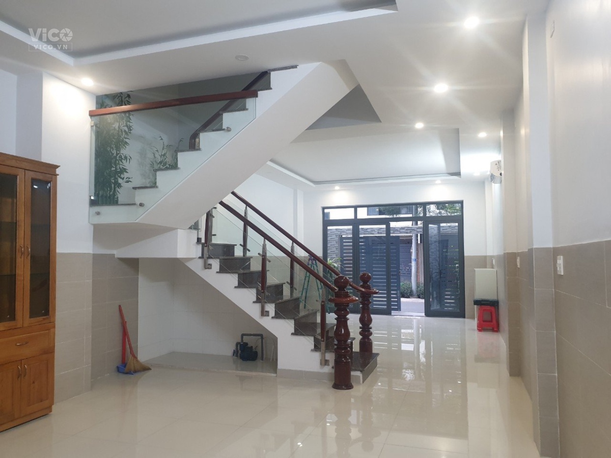 Cho thue nhà nguyên căn 1 trệt 3 lầu nhà mới đẹp khu dân tri cao có cổng bảo vệ Q7 0908447688