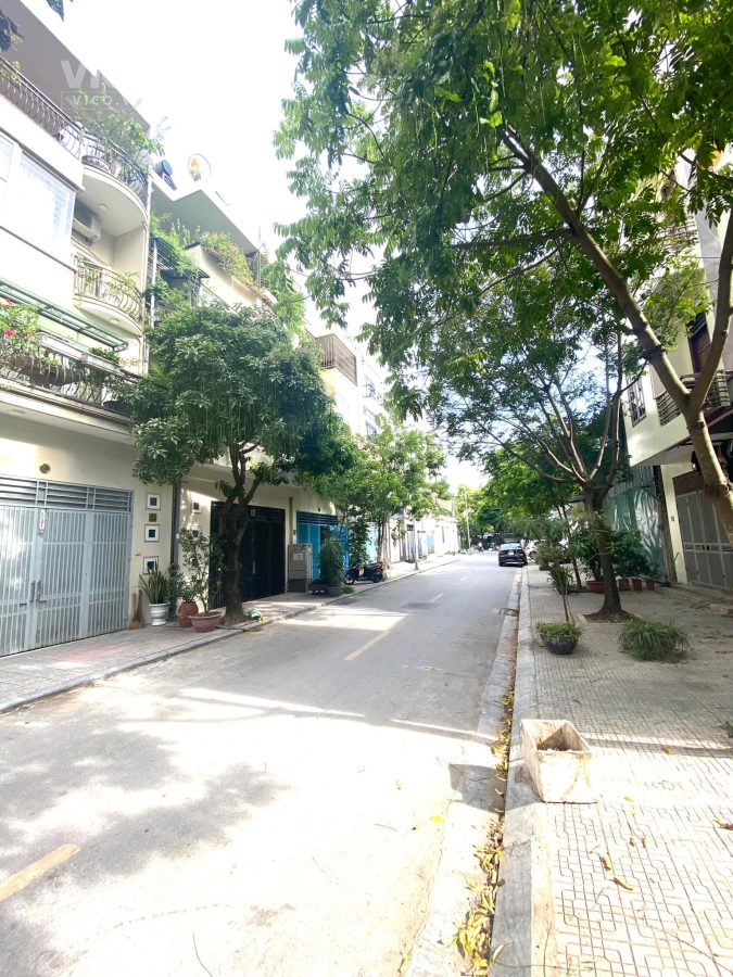 7 Tỷ . Nhà Đẹp Ở Luôn Phân Lô Vỉa Hè Rộng Ôtô Tránh Kinh Doanh Sát Ngã Tư Tố Hữu Lê