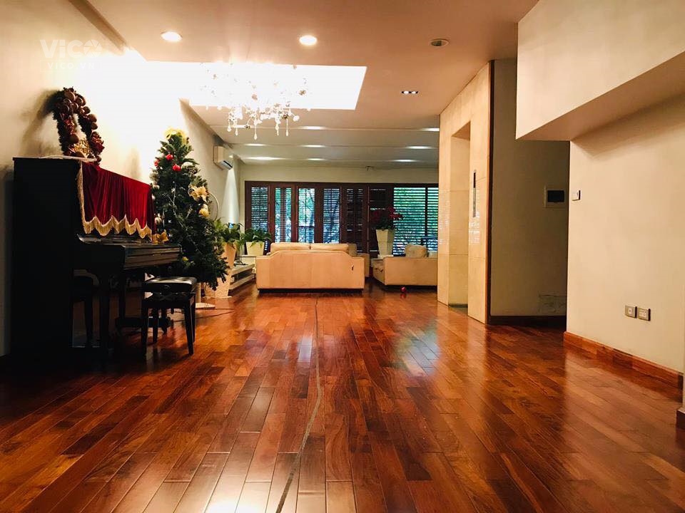 Hẻm Xe Tải Bà Huyện Thanh Quan Ở Ngay 3 Lầu BTCT Tặng Nội Thất Bán Gấp