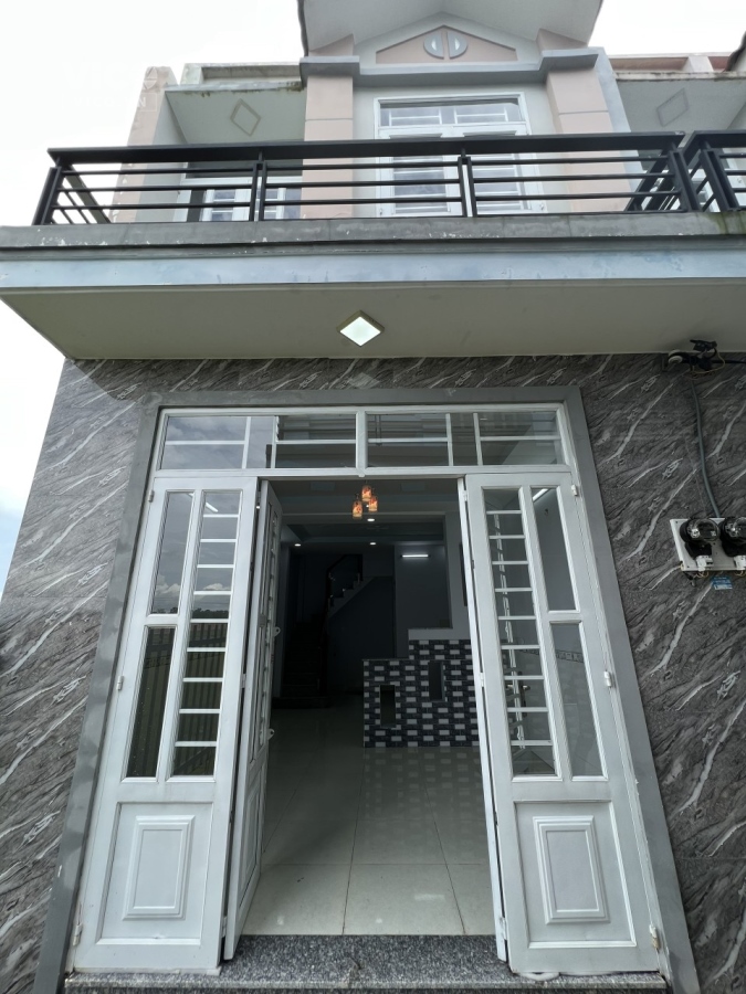 cần bán nhà 1 lầu mặt hẻm dt 4x8 715tr gần chợ đường lớn