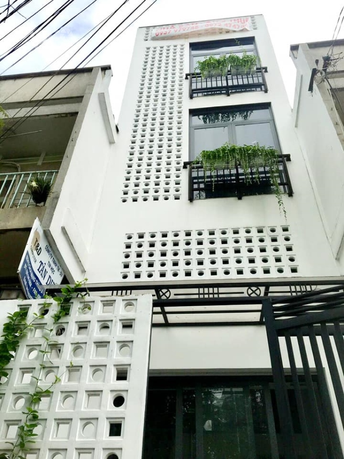 Bán nhà Cách Mạng Tháng Tám,Xe hơi đỗ cửa, mở Văn phòng công ty, Chỉ 12 Tỷ 3 TL