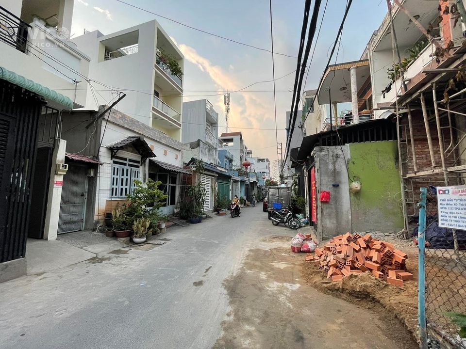 NHÀ HẺM XE TẢI ĐUA PHAN VĂN TRỊ BÌNH THẠNH NGANG HIẾM 6M HẺM TRƯỚC NHÀ 4,5M 78M2 GIÁ 6 TỶ 830