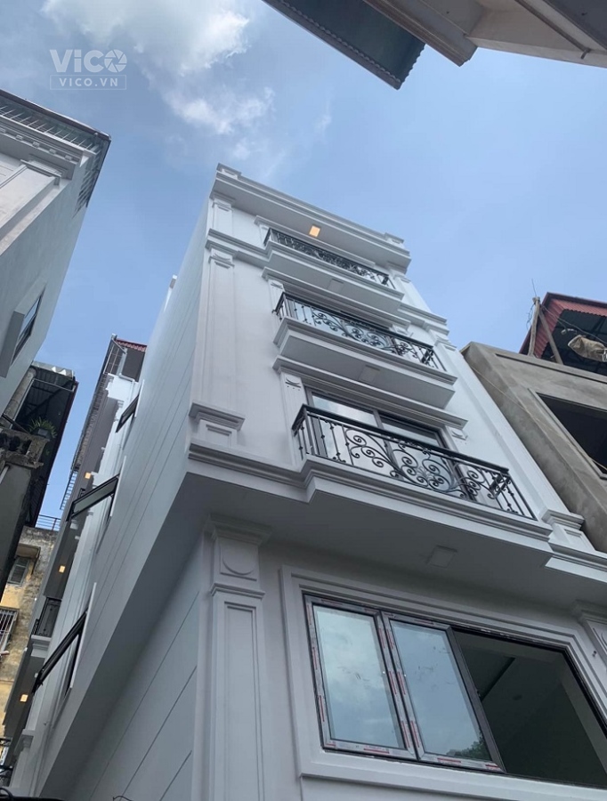 Nhà lô góc Bồ Đề Long Biên cách cầu Chương Dương 100m, chỉ 10m ra ô tô tránh. Giá chỉ hơn 3 tỷ