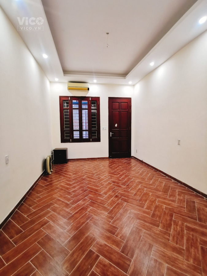 Bán nhà Lê Quang Đạo, lô góc, 10m ô tô, ngõ rộng, về ở ngay, dt 40m2x5T, nhỉnh 4 tỷ.