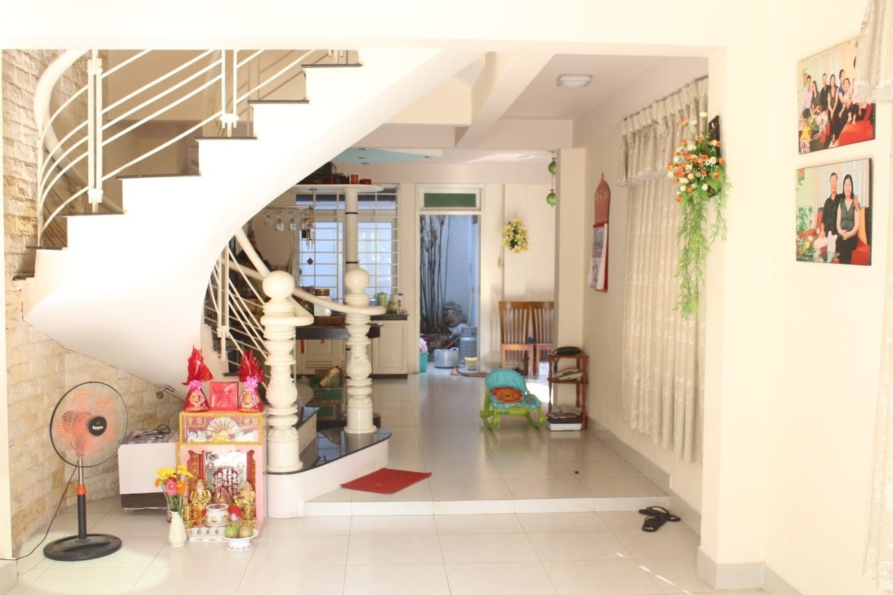 Bán nhà chính chủ Huỳnh Văn Bánh Phú Nhuận 4.5 x 17 2 lầu giá chỉ 9 tỷ