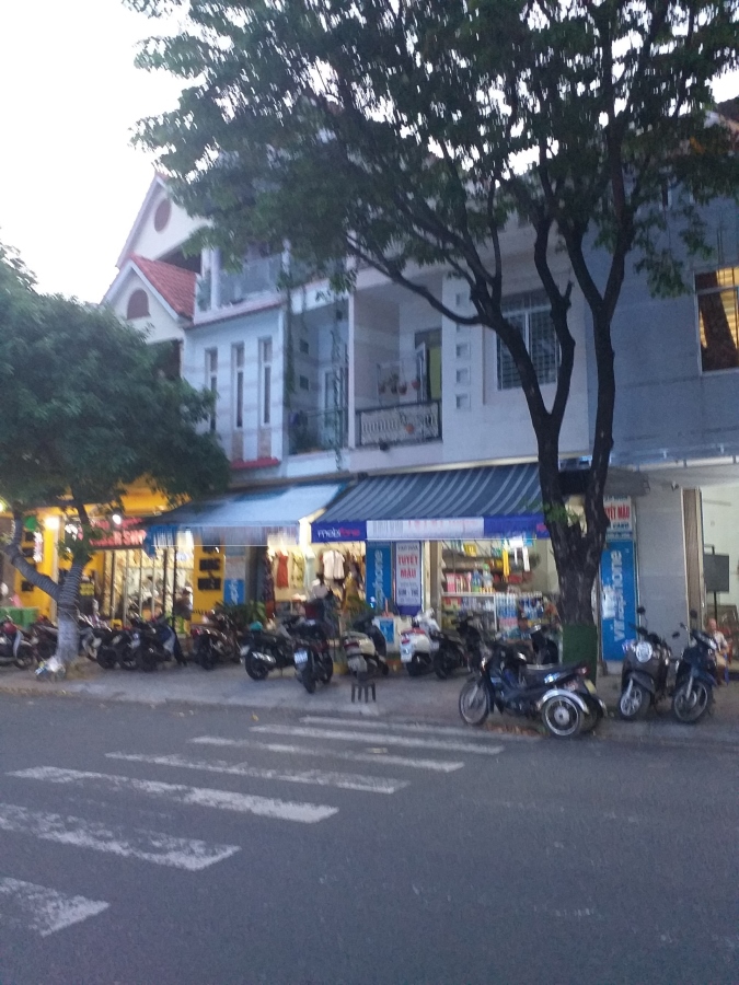 Bán Nhà MT đương Phan Đăng Lưu lô góc, chỉ 4.3 tỷ