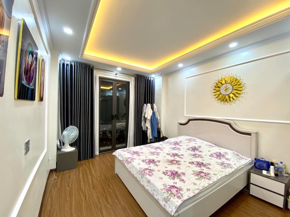 Bán nhà Nguyễn Sơn, 75m2, GARA, THANG MÁY, Nhà ĐẸP. Giá 13,5 tỷ