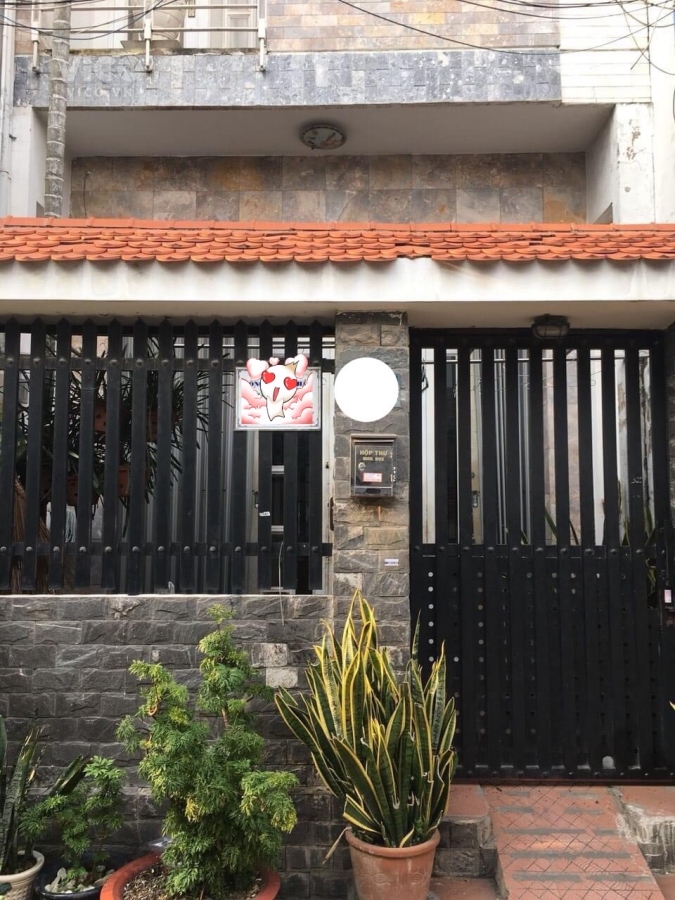 BÁN NHÀ XH ĐỖ CỬA GẦN TRƯỜNG ĐẠI HỌC MAKETTING 3 TẦNG GIÁ HƠN 6 TỶ.