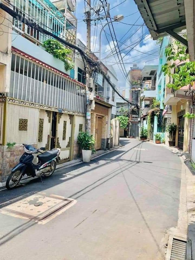 Bán nhà 1/, HXH thông, 59m2, 4.8x13, 6.8 tỷ, đường Lạc Long Quân, P. 8, Tân Bình TP. HCM.