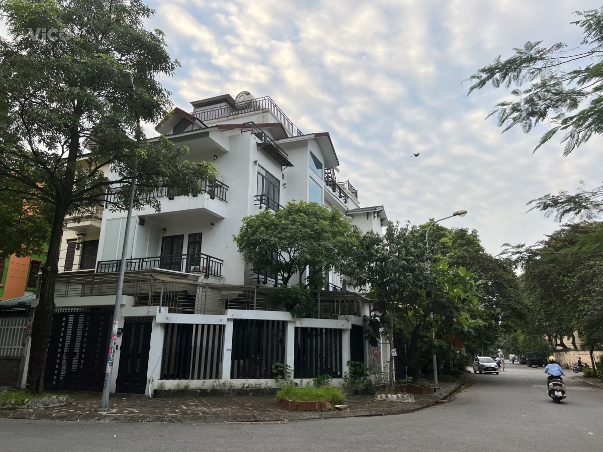 Bán biệt thự đẳng cấp KĐT Sài Đồng, 270 m2, 4 tầng, full nội thất, chỉ 27 tỷ.