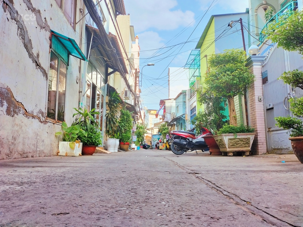MẶT TIỀN NGUYỄN HỮU CẢNH VỈA HÈ 5M 4 TẦNG 2 MẶT TIỀN TRƯỚC SAU SỔ VUÔNG A4.