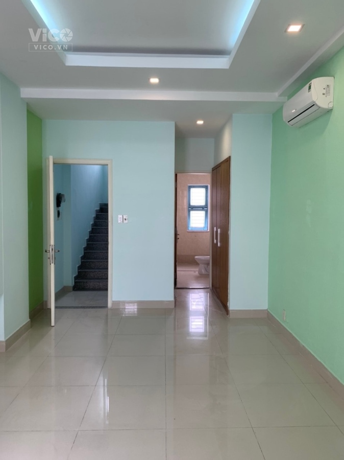 HẺM NHỰA 8M CÓ LỀ, SÁT LẠC LONG QUÂN, GẦN ĐẦM SEN, 37M2, 5 TẦNG, CHỈ 10 TỶ.