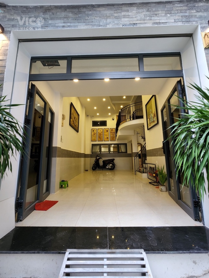 Bán tòa nhà CHDV Nguyễn Thiện Thuật Quận 3, xe hơi đỗ cửa, 5 Tầng BTCT, ngang 5M, 11 Phòng cho