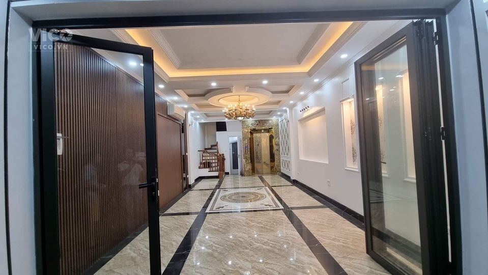 Nhà đẹp như biệt thự Víp phố Hoàng Cầu, 8 tầng thang máy, kinh doanh, 24 tỷ
