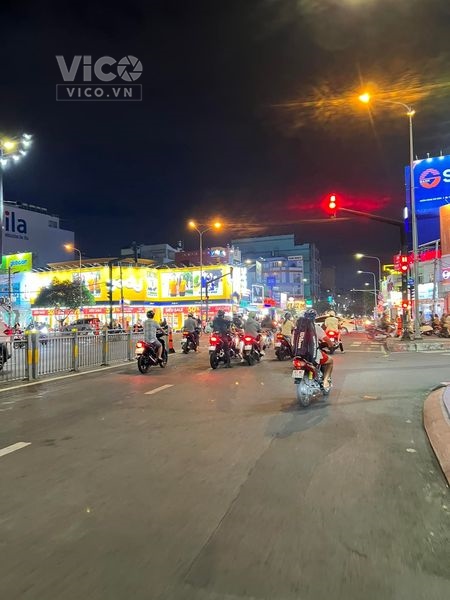 NGAY TRỤC TRUNG TÂM TÂN PHÚ CĂN NHÀ 4 TẦNG 6 PN HẺM XE HƠI VÀO NHÀ GIÁ CHỈ NHỈNH 5 TỶ