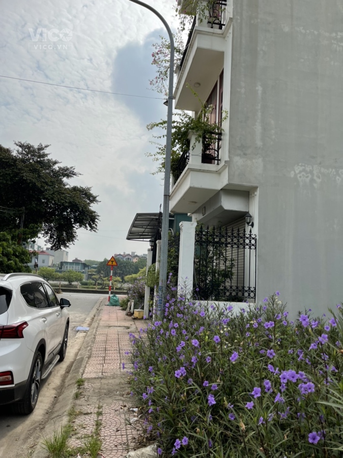 Bán đất đấu giá X2 Cự Khối, ô tô tránh, view hồ, 91m2, MT 7m, 9 tỷ