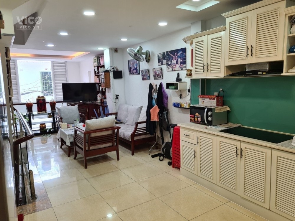 Bán nhà CMT8, P8 O.10, 4mx14, 56m2, giá 6,8 tỷ còn thương lượng.