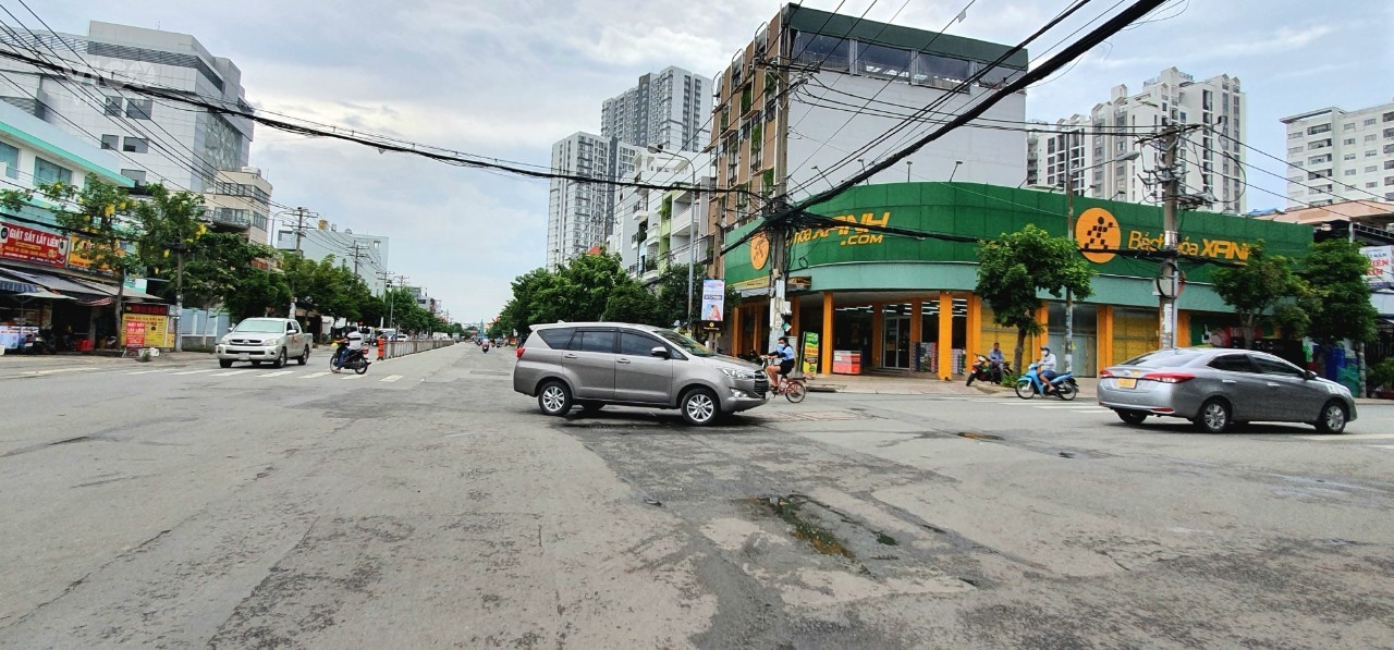 BÌNH LONG, QUẬN BÌNH TÂN NHÀ 3 MẶT TIỀN KINH DOANH VIP GIÁP TÂN PHÚ, GẦN 4 XÃ, AEON MALL.