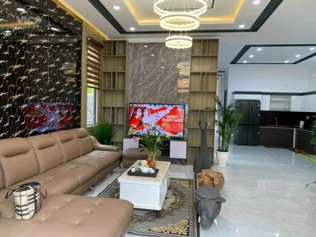 Bán nhà Trần Quý Cáp, Hải Châu, 67m2 , 5.3 tỷ, OTO đậu, 3 Tầng, Nhà Đẹp,Tặng Nội Thất