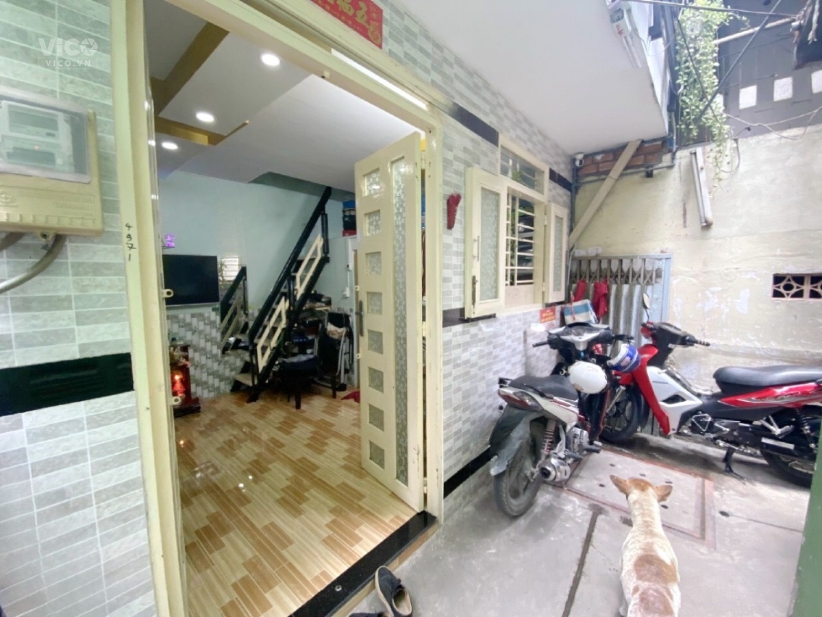 Nhà nhỏ căn góc 3.3x4.5m lửng/lầu đúc hẻm thông Hưng Phú P8Q8 (1.68 tỷ)