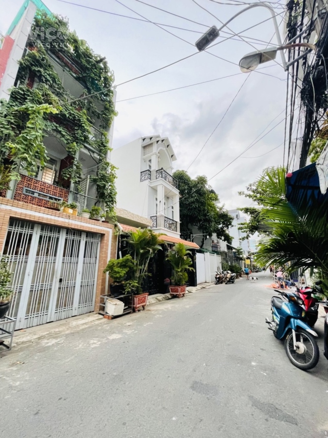 Bình Trị Đông Bình Tân, 4mx16m. 65m2, hẻm 8m, giá 5,95 tỷ còn thương lượng.