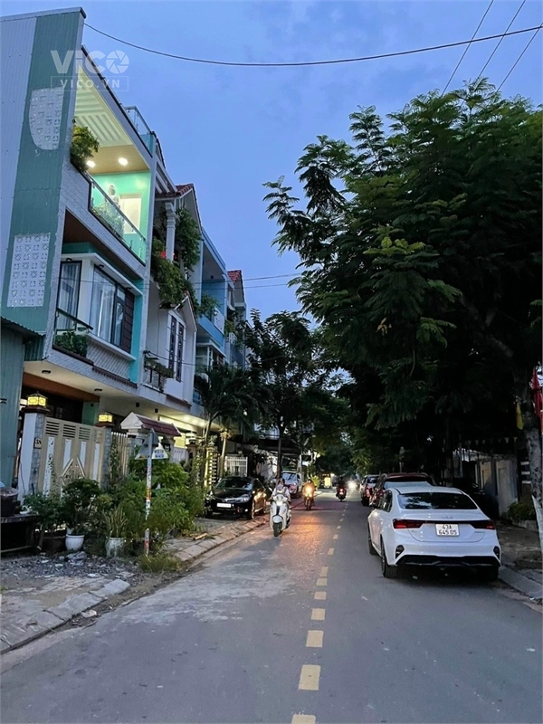 Bán nhà Mt đường Nguyễn Văn Huề nở hậu giá 3.040 tỷ