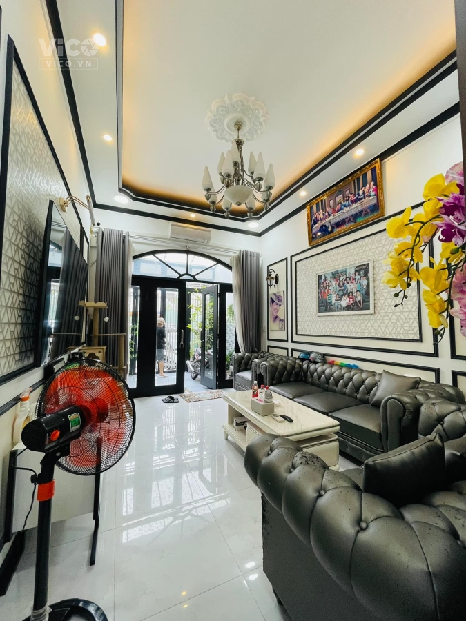 NHÀ XINH TÂN BÌNHCÁCH MẠNG THÁNG 8HẺM XE TẢI TRÁNH3 TẦNGTẶNG FULL NỘI THẤT CAO
